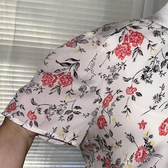 Liz Claiborne L Crewneck Short Sleeve Sheer Floral Peplum Tie Waist Blouse - Picture 5 of 12